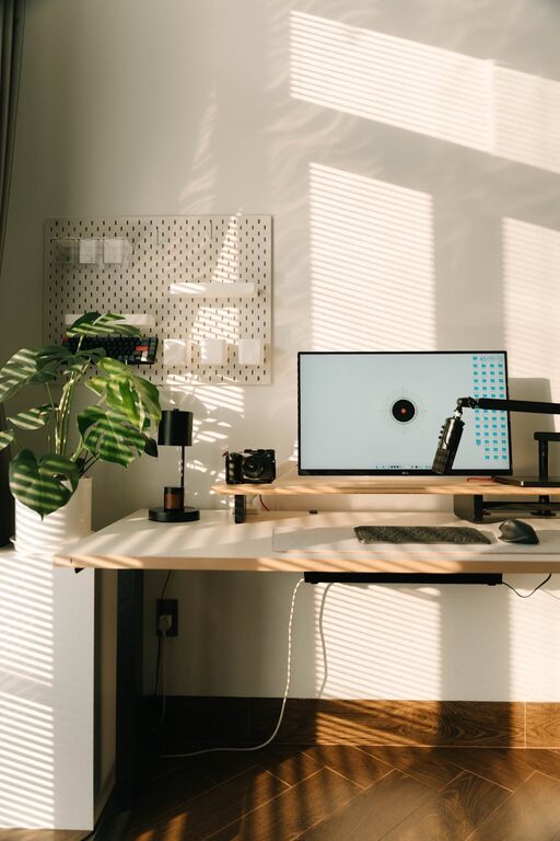 Tips for Organizing a Clutter-Free Home Office to Boost Productivity